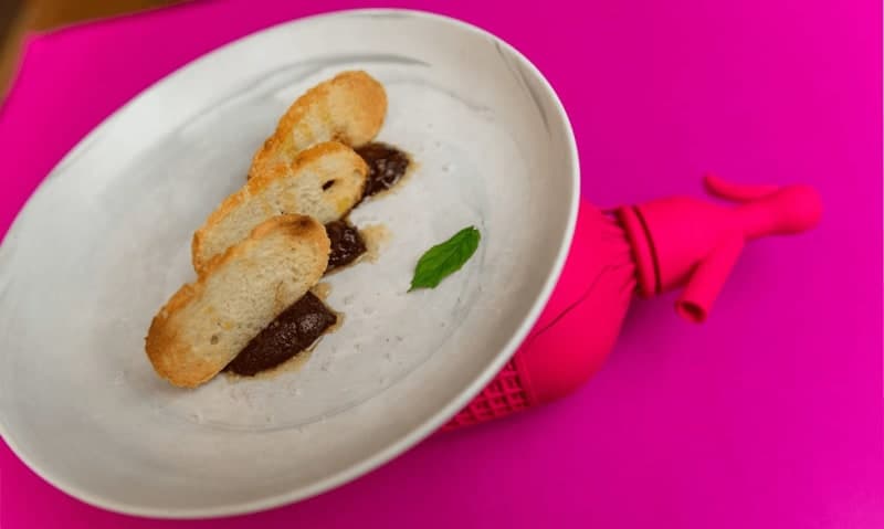 Guarda lloc per als postres de La Subhasta
