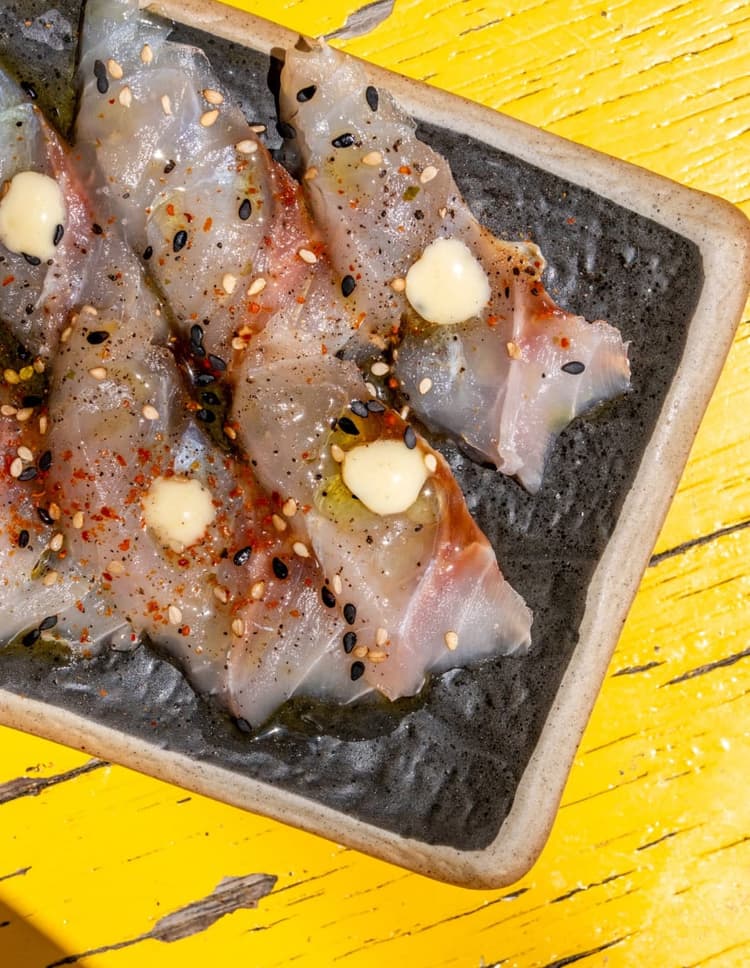 Plat de poisson servi.
